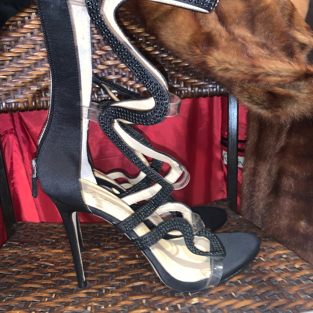 💥📌NEW VINCE CAMUTO Heels size 39 with dustbag